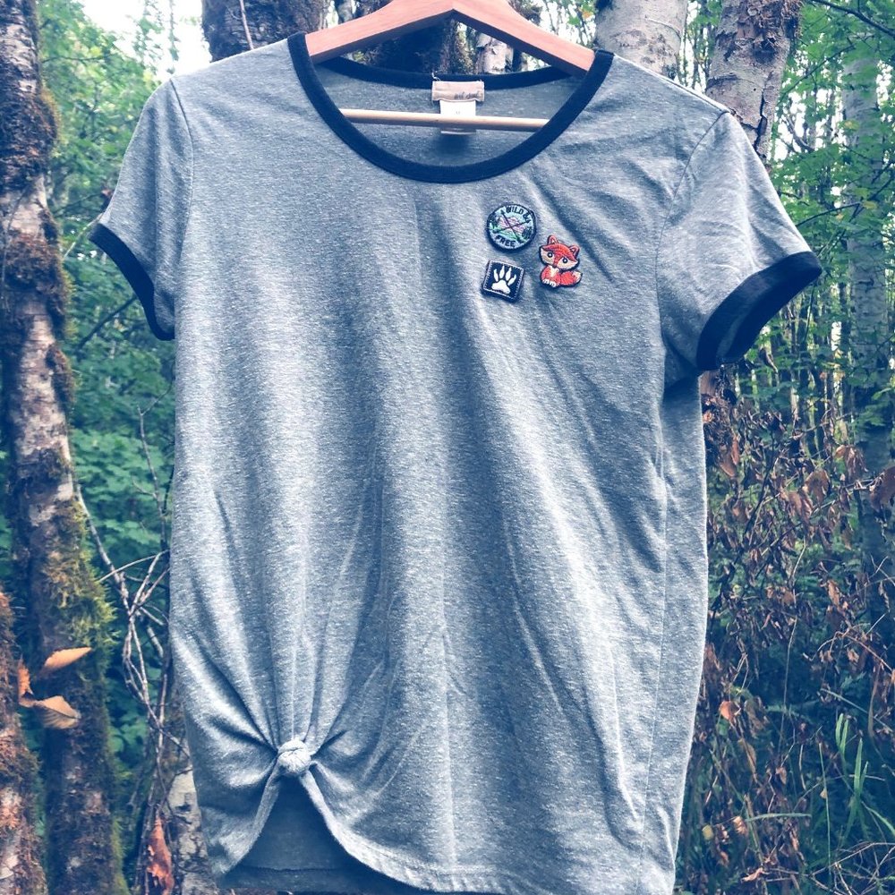 Gray shirt with nature patches